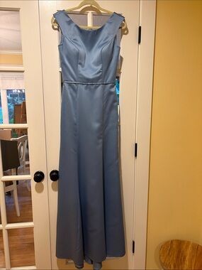 Dear Cleo Elegant Dusty Blue Sleeveless Satin Formal Gown Sz 6